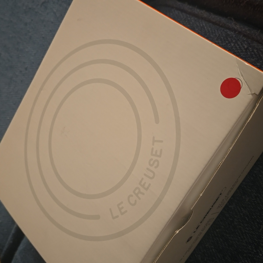 Le Creuset Signature 8 oz. Petite Cocottes with Cookbook,Set of 4,Retail $143.95 - Picture 5 of 10